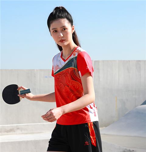 乒乓球V领T恤