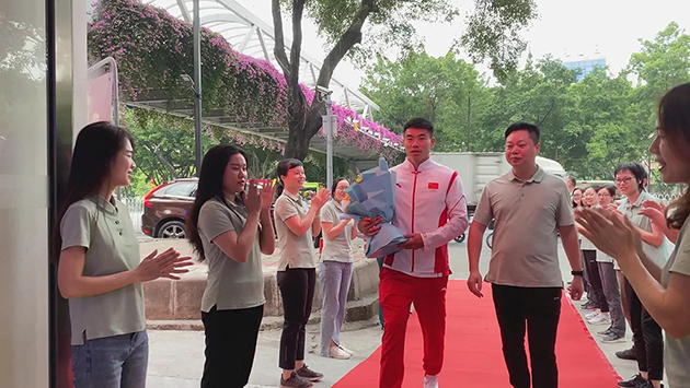 迎接门徒娱乐代言人郑鹏飞 迎接门徒娱乐代言人郑鹏飞