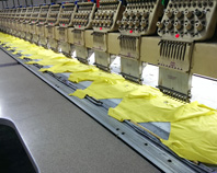 门徒娱乐服装定做专业绣花机车间