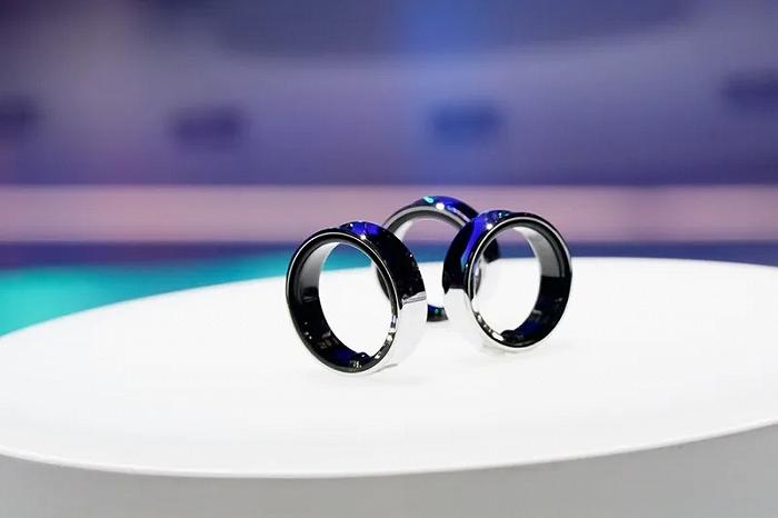 How to activate the ring SOS help function?